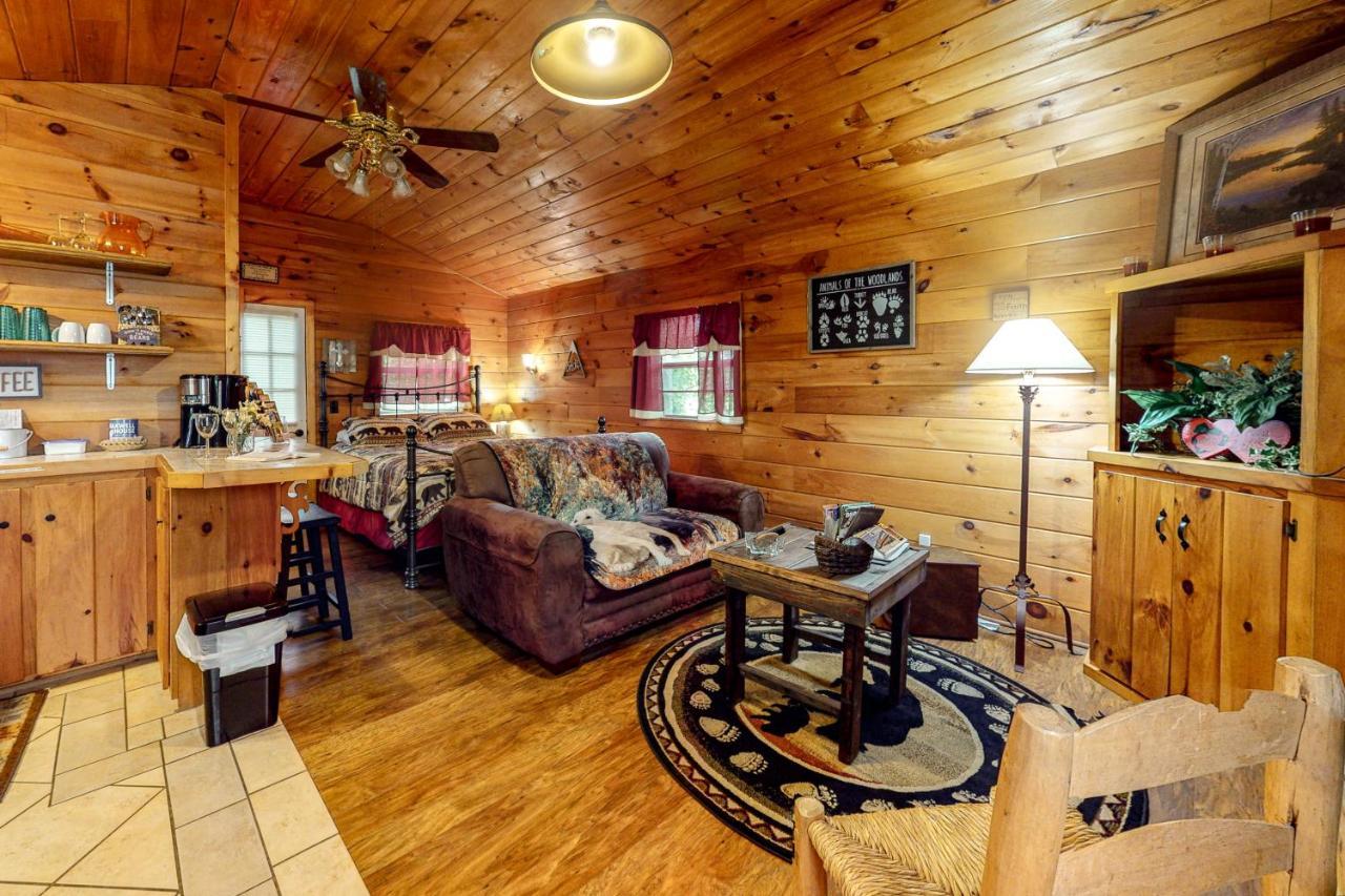 Bear Caves At Black Bear Cottages Sevierville Oda fotoğraf